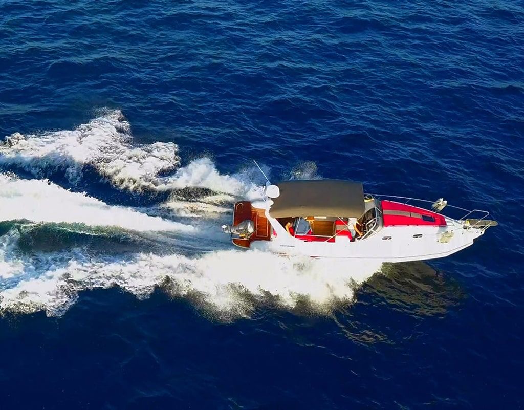 Zen Explorer sailing fast on the Aegean Sea